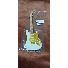Miniatura kytara David Gilmour bílá